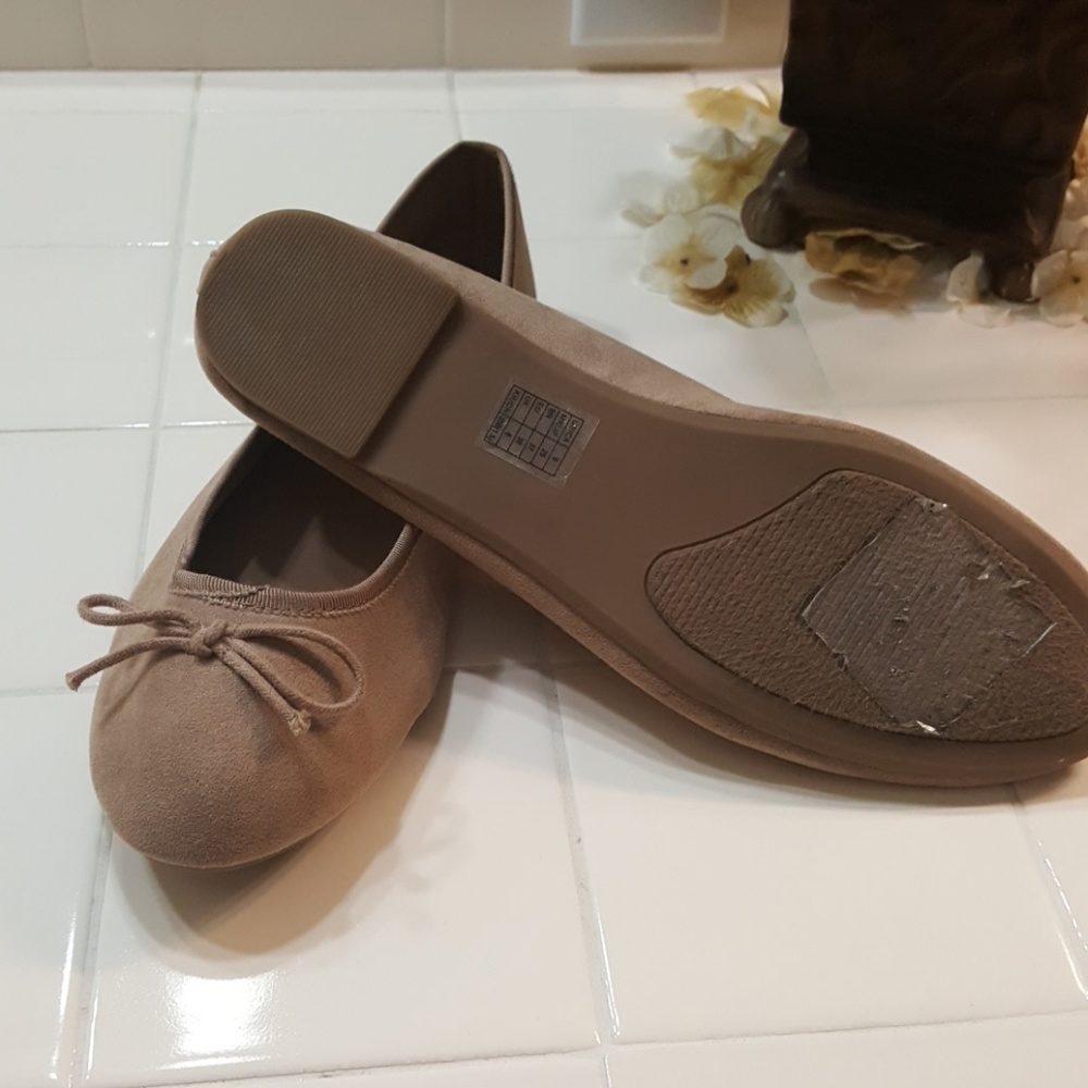 Flats - Picture 2 of 3